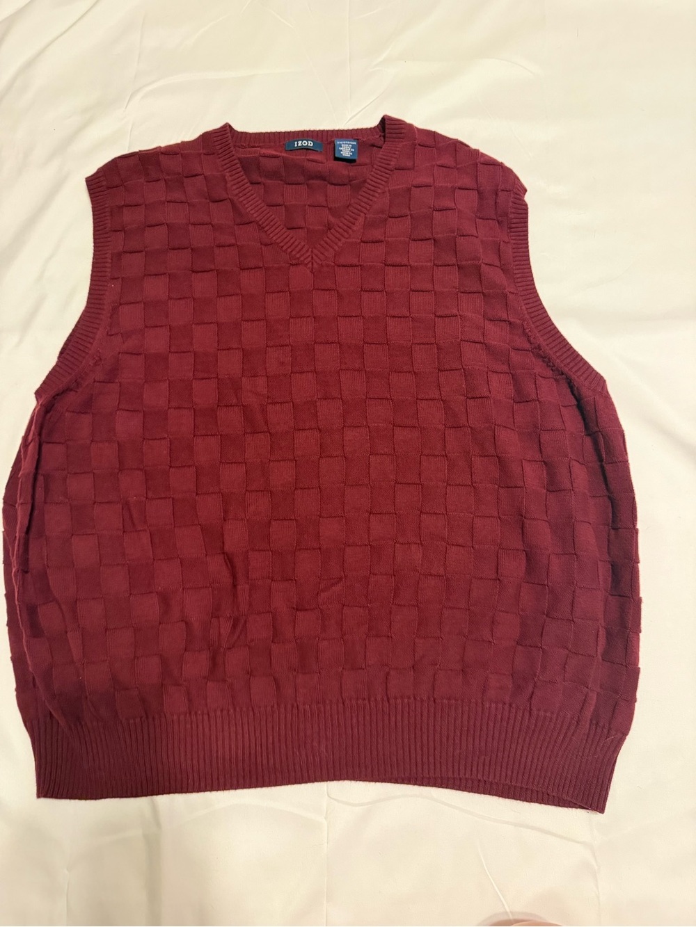 Izod Men's V-Neck Sleeveless Sweater Vest in Burgundy